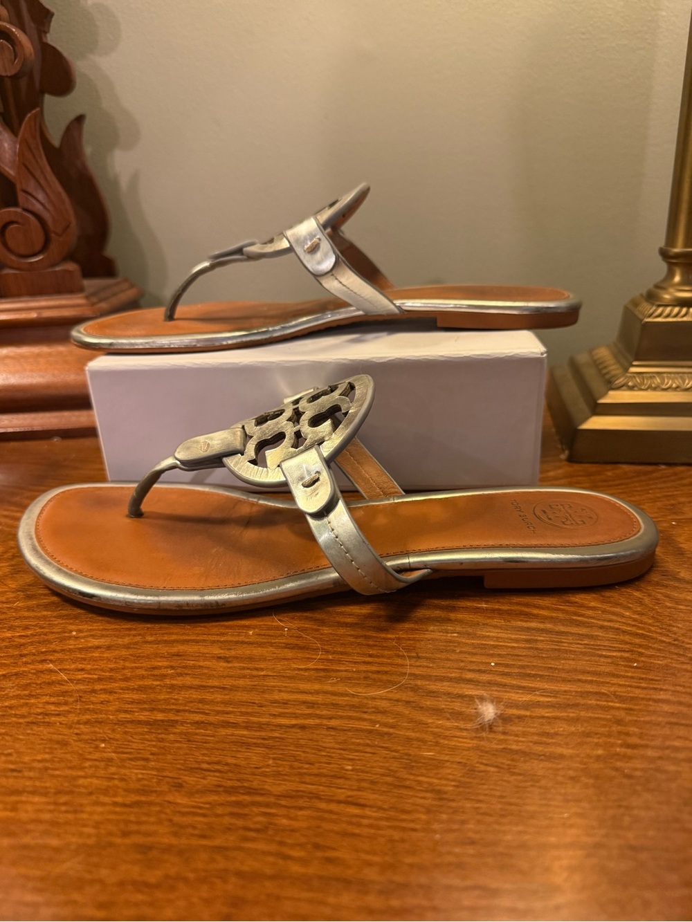 Tory Burch Miller Silver/Tan Leather Logo Thong Sandals Size 8.5 - Picture 6 of 10